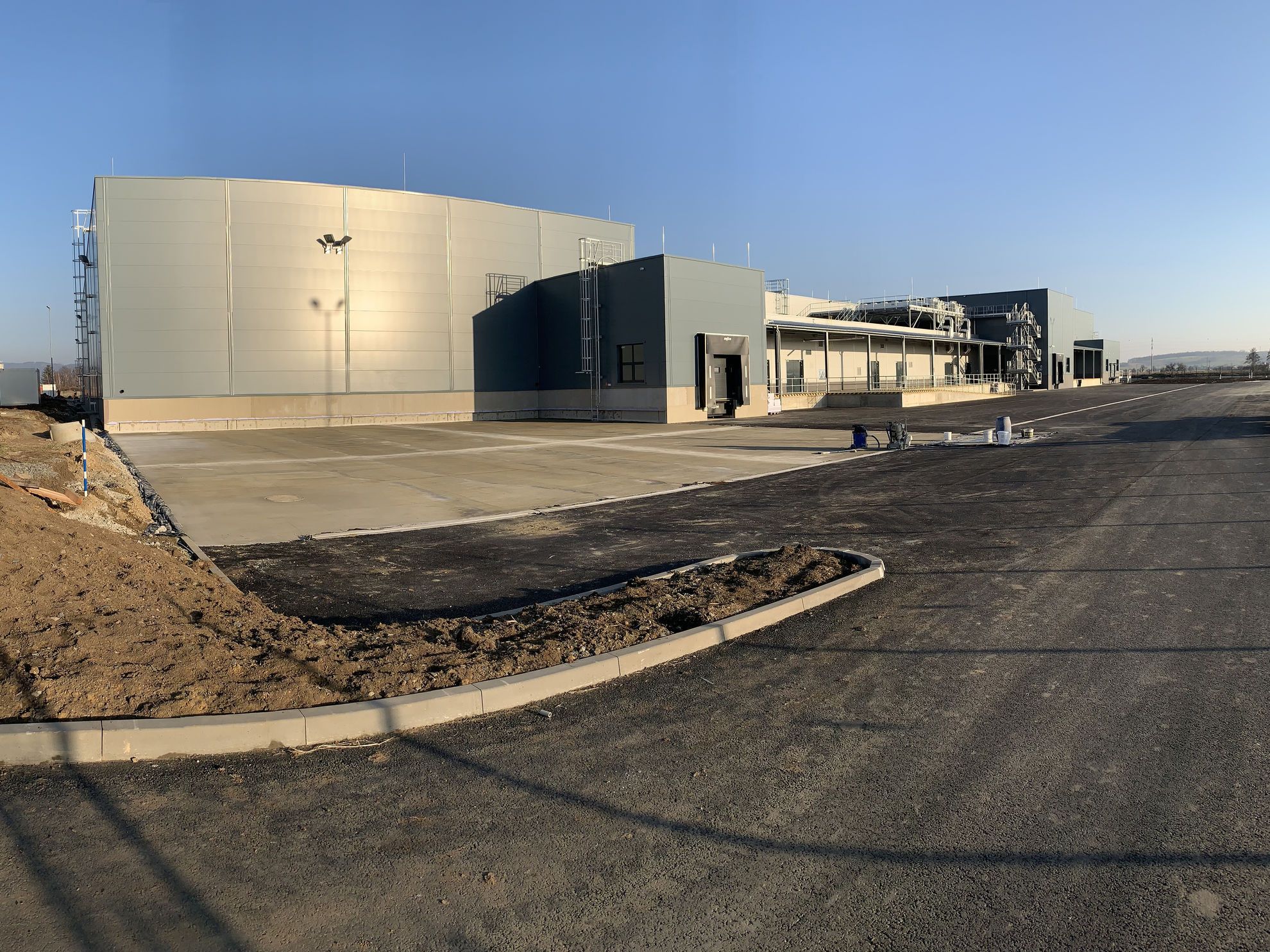 Postavební úklid haly 10 497 m2 - Všetuly u Holešova